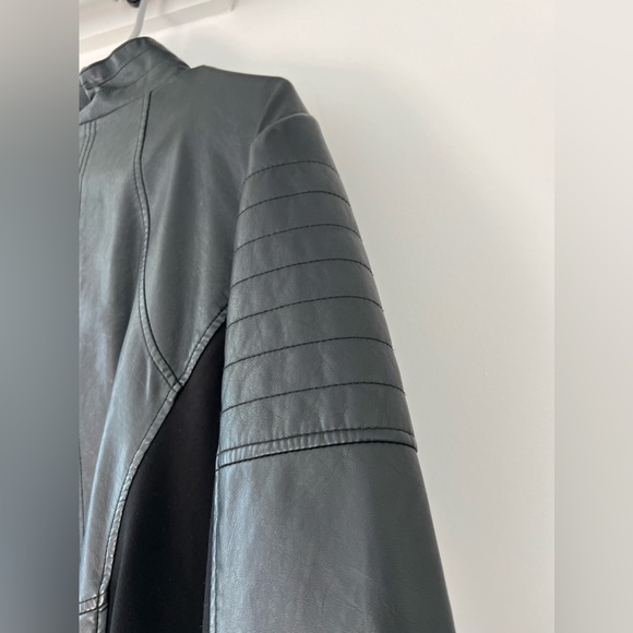 db Established 1962 Black Vegan Leather Stretch Knit Side Panels Jacket - Picture 8 of 8